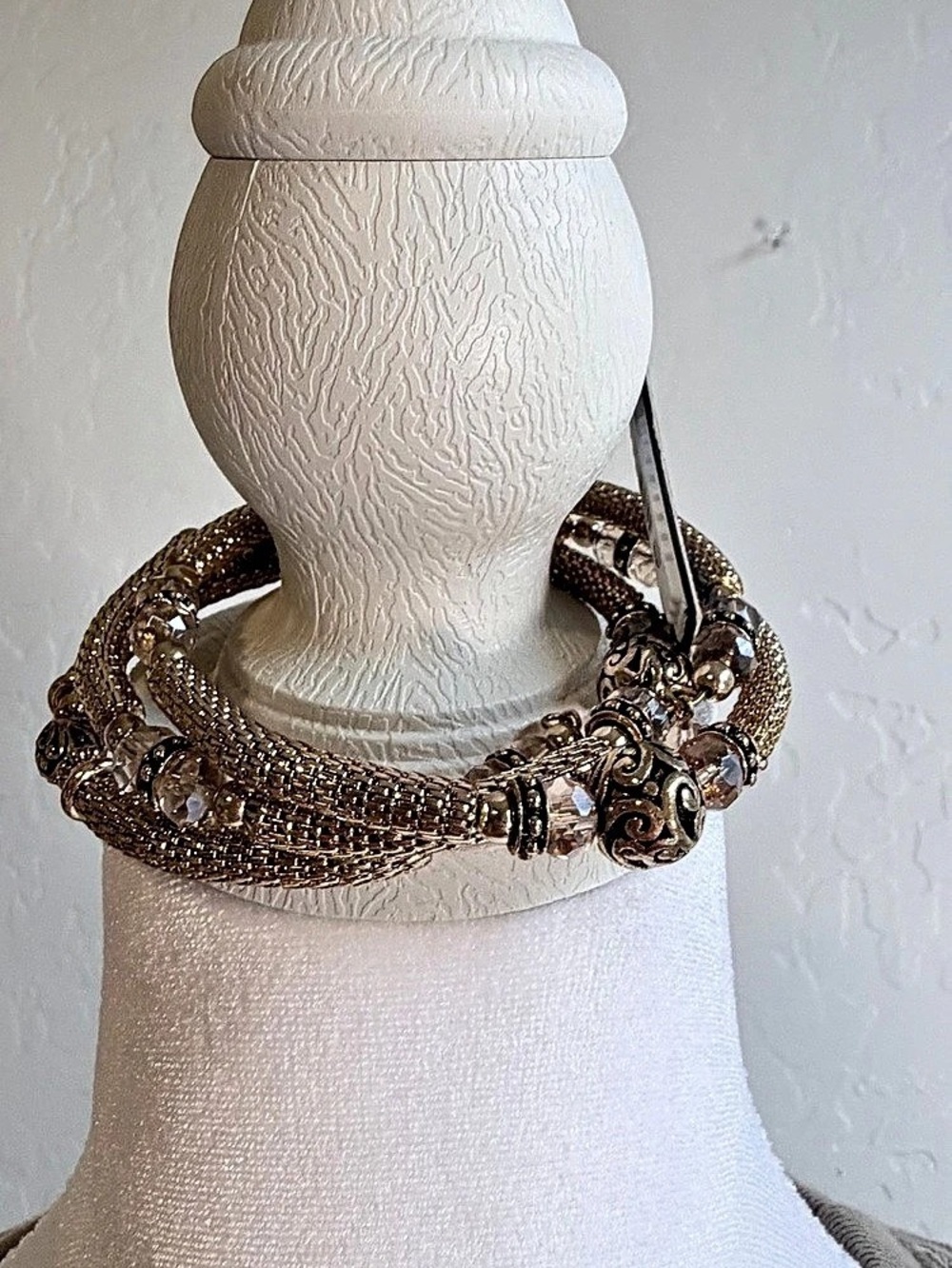 Kendra Scott Gold-Tone Charm Bracelet Like New - Picture 4 of 5